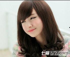 韩版烫发女生图片,时尚潮流的发型演绎