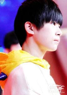 易烊千玺qq背景,易烊千玺QQ背景下的青春旋律